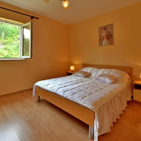 Snjezana By Interhome Apartman